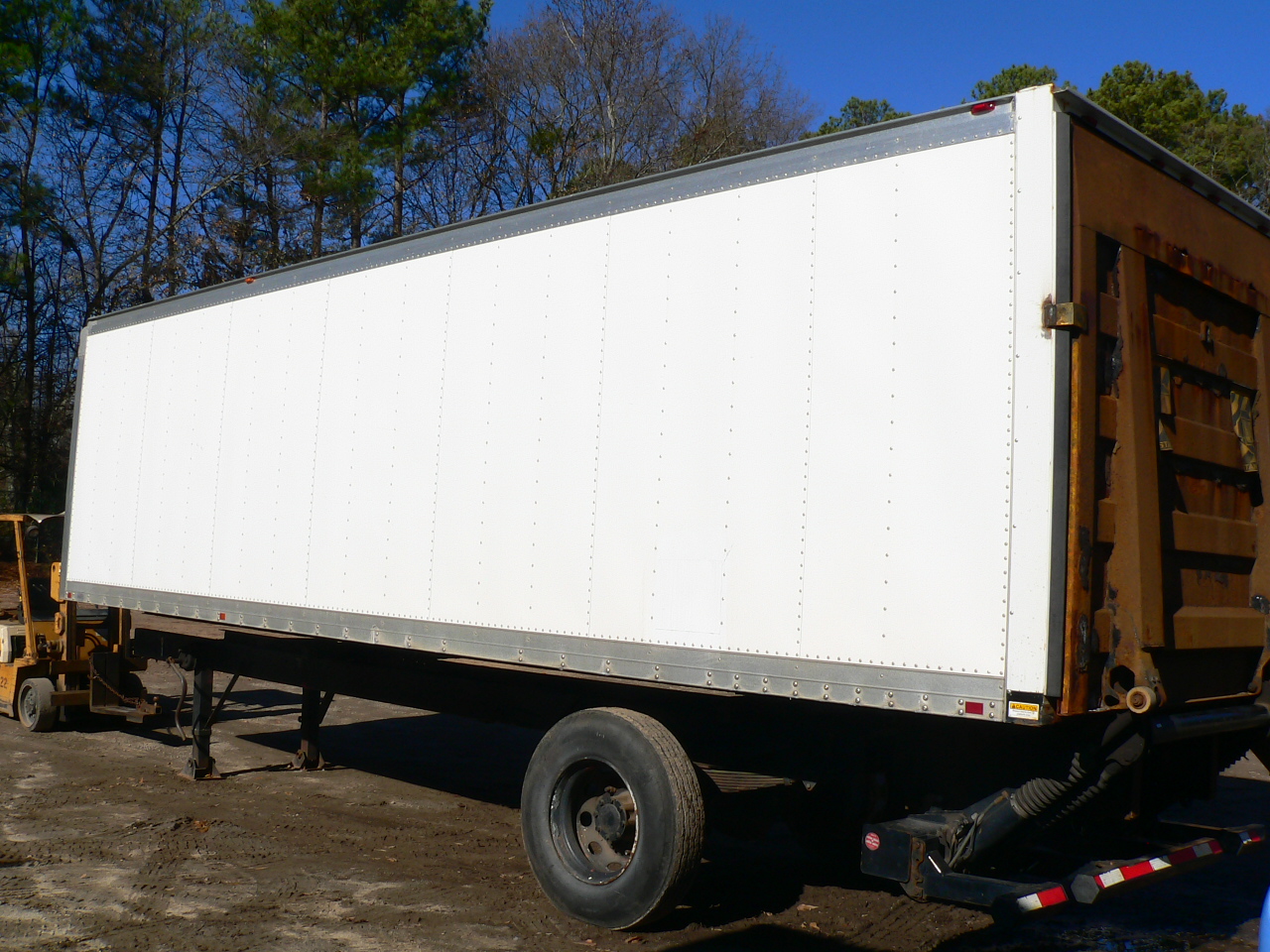 Used Truck body in 25 feet, 26 feet, 27 feet, or 28 feet.